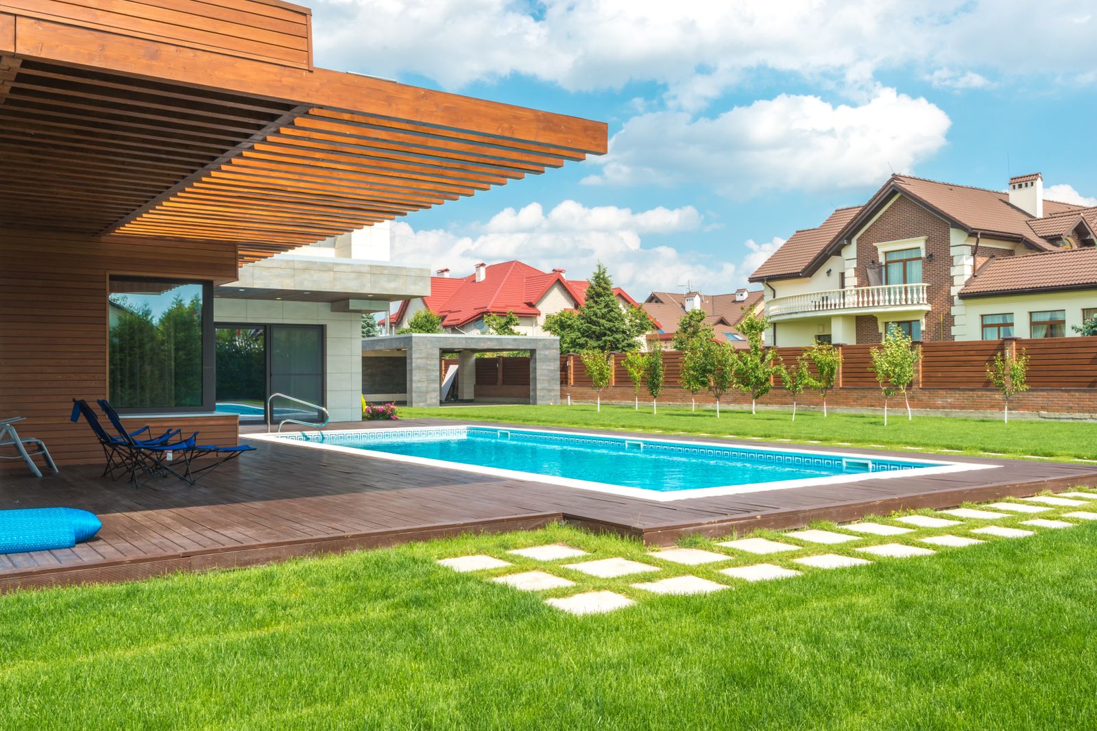 Twilight Pool with Water Features – [City]